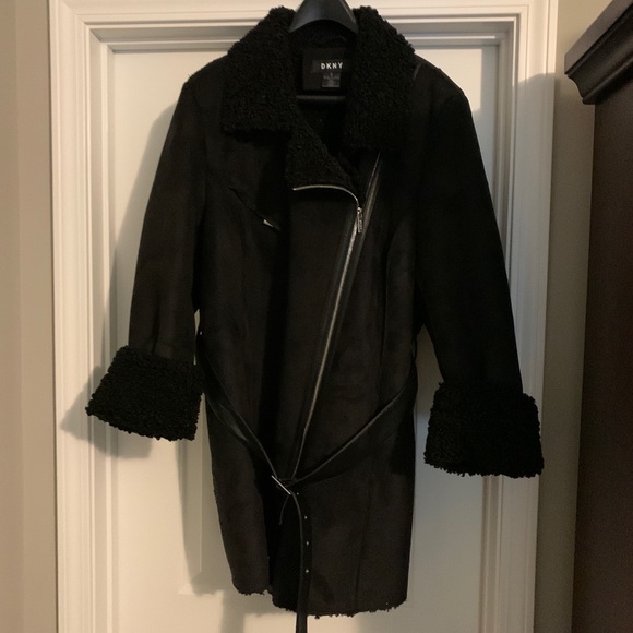 DKNY Belted Faux Shearling Coat - Picture 5 of 8
